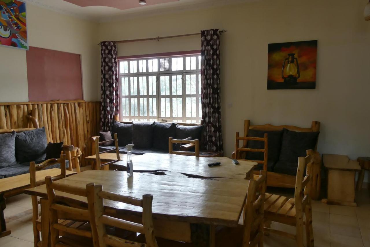 Merinja Guest House ナイバシャ エクステリア 写真