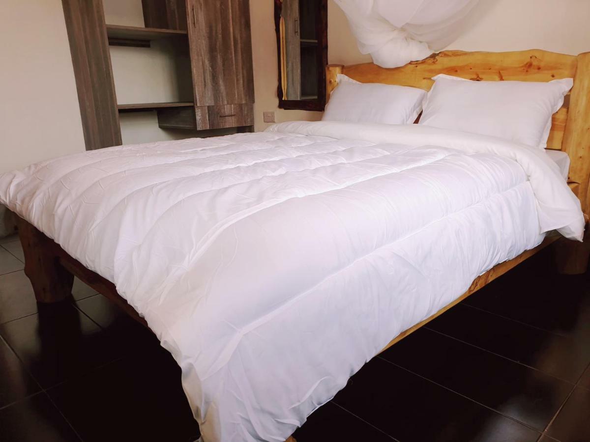 Merinja Guest House ナイバシャ エクステリア 写真